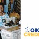 sozial ethische Geldanlage bei Oiko Credit, Werbung mit Näherin und Logo